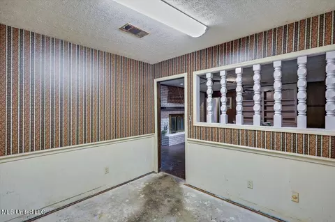 Dining - 121 Yorkshire, Jackson, MS 39212 photo 1 of 1
