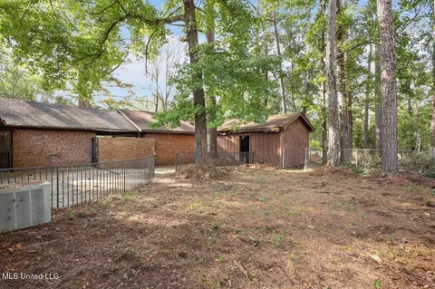 Exterior - 121 Yorkshire, Jackson, MS 39212 photo 8 of 12