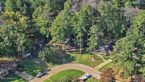 View/Area - 121 Yorkshire, Jackson, MS 39212 photo 4 of 12
