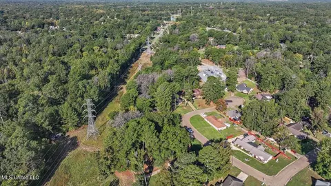 View/Area - 121 Yorkshire, Jackson, MS 39212 photo 1 of 12