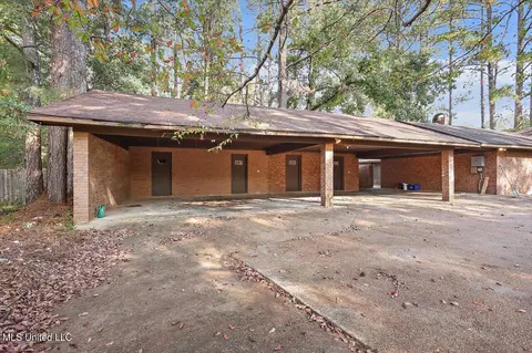 Exterior - 121 Yorkshire, Jackson, MS 39212 photo 6 of 12