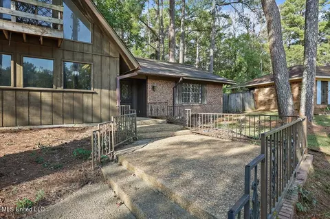 Exterior - 121 Yorkshire, Jackson, MS 39212 photo 9 of 12