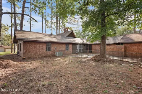 Exterior - 121 Yorkshire, Jackson, MS 39212 photo 7 of 12