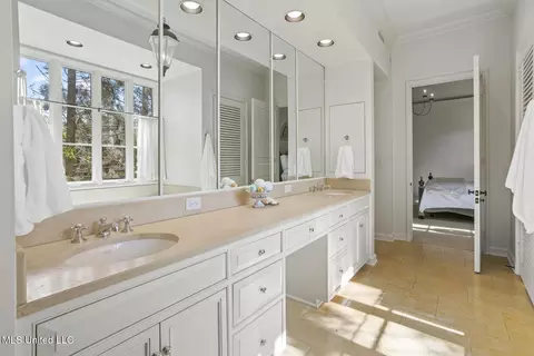 Bath - 106 N Meadowbrook, Jackson, MS 39211 photo 4 of 9