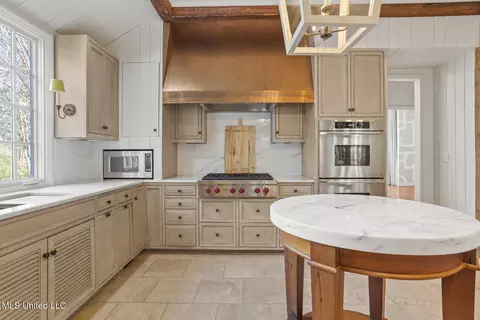 Kitchen - 106 N Meadowbrook, Jackson, MS 39211 photo 3 of 6