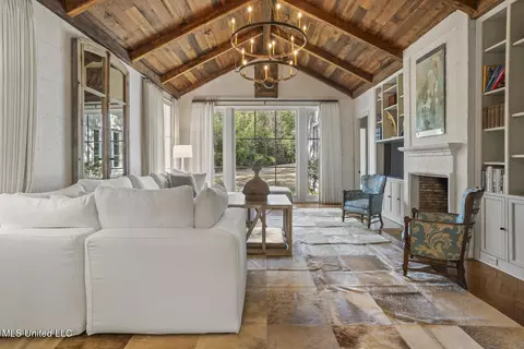 Living - 106 N Meadowbrook, Jackson, MS 39211 photo 6 of 7