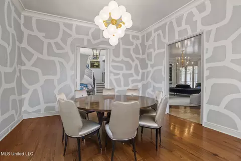 Dining - 106 N Meadowbrook, Jackson, MS 39211 photo 2 of 4