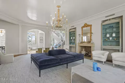 Living - 106 N Meadowbrook, Jackson, MS 39211 photo 5 of 7
