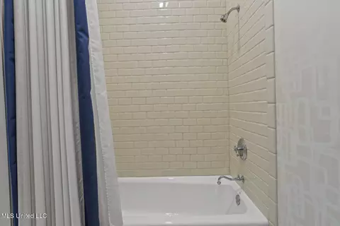 Bath - 106 N Meadowbrook, Jackson, MS 39211 photo 7 of 9