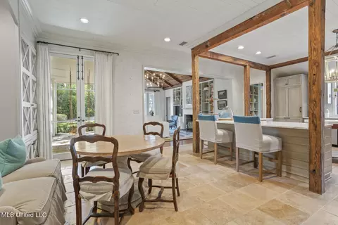 Dining - 106 N Meadowbrook, Jackson, MS 39211 photo 3 of 4