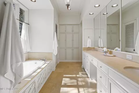 Bath - 106 N Meadowbrook, Jackson, MS 39211 photo 3 of 9