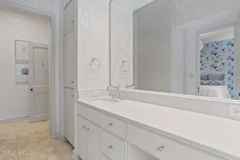 Bath - 106 N Meadowbrook, Jackson, MS 39211 photo 6 of 9