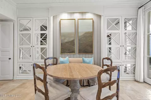 Dining - 106 N Meadowbrook, Jackson, MS 39211 photo 4 of 4