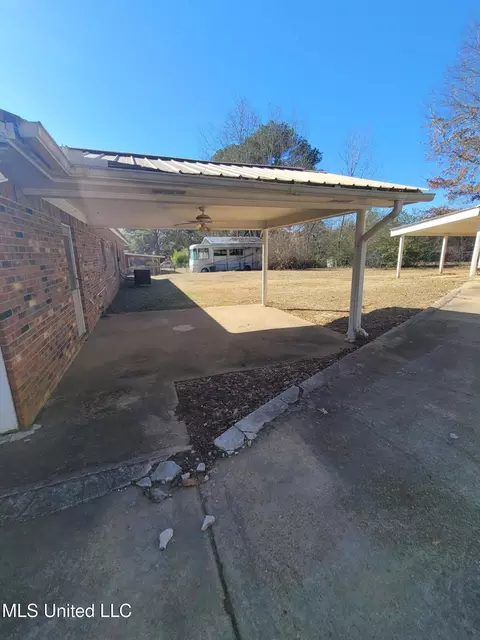 205 Jackson Ave, Carthage, MS 39051 photo 3