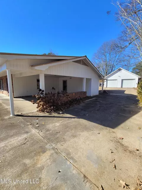 205 Jackson Ave, Carthage, MS 39051 photo 2