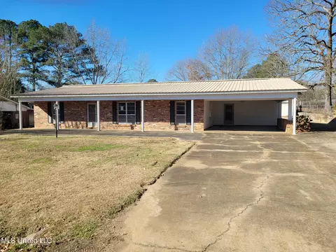205 Jackson Ave, Carthage, MS 39051