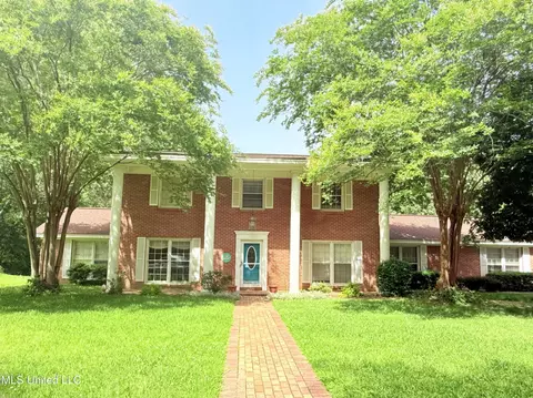 588 Robin Rd, Grenada, MS 38901