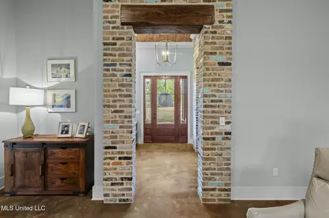 Entry Way - 157 Bella Fleur Dr, Florence, MS 39073 photo 5 of 10