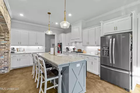 Kitchen - 157 Bella Fleur Dr, Florence, MS 39073 photo 5 of 6