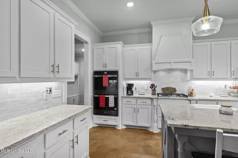 Kitchen - 157 Bella Fleur Dr, Florence, MS 39073 photo 3 of 6