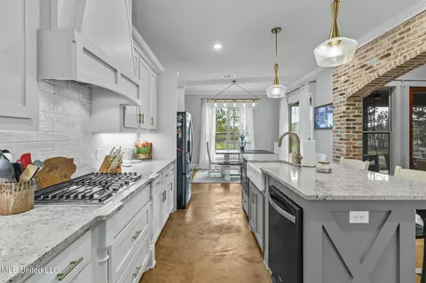 Kitchen - 157 Bella Fleur Dr, Florence, MS 39073 photo 6 of 6