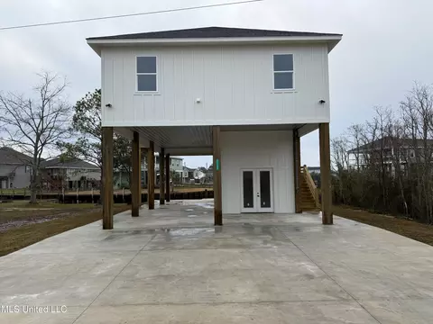 11136 Missouri St, Bay Saint Louis, MS 39520