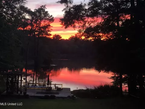385 Lakeway Dr, Brandon, MS 39047