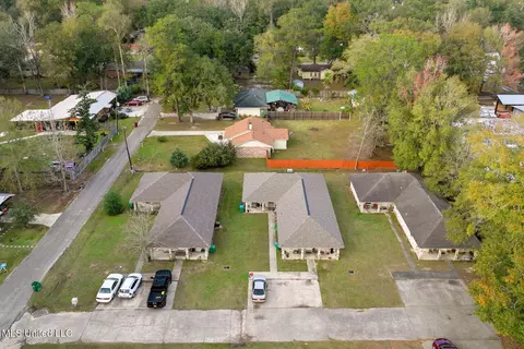 2204 S Mcgeehee Ln, Picayune, MS 39466