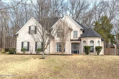 1988 Laurel Stone Ln, Nesbit, MS 38651