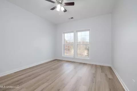 Bedroom - 3160 Grand Oaks Dr, Hernando, MS 38632 photo 4 of 6