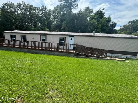 202 Beasley Rd, Hazlehurst, MS 39083