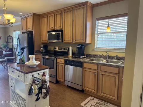 Kitchen - 9018 Riverlodge Dr, Moss Point, MS 39562 photo 1 of 3