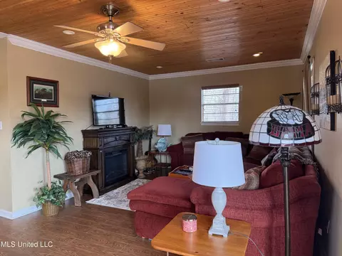 Living - 9018 Riverlodge Dr, Moss Point, MS 39562 photo 1 of 2