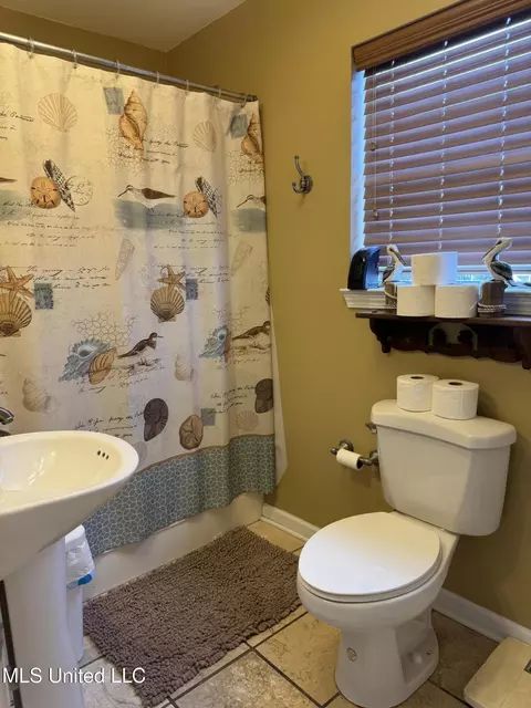 Bath - 9018 Riverlodge Dr, Moss Point, MS 39562 photo 1 of 1