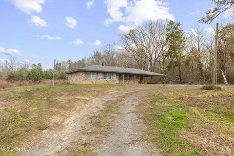 1002 Hillsboro Vfw Rd, Forest, MS 39074