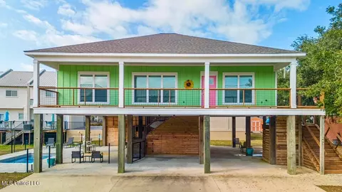 220 Oak Gardens Ave, Long Beach, MS 39560