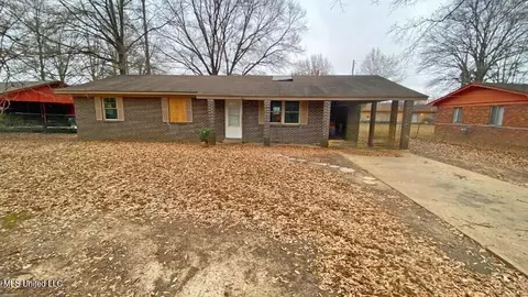 704 Cleveland St, Itta Bena, MS 38941