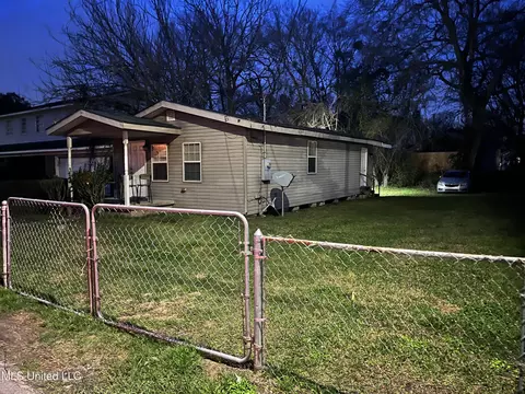 320 Magnolia St, Biloxi, MS 39530