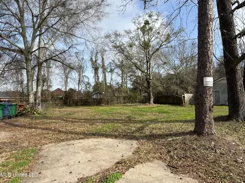 7104 Melon Dr, Biloxi, MS 39532 photo 2