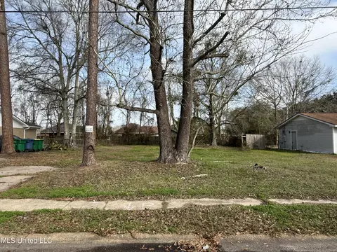 7104 Melon Dr, Biloxi, MS 39532