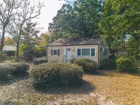 124 S Lang Ave, Long Beach, MS 39560 photo 2