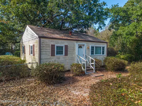 124 S Lang Ave, Long Beach, MS 39560