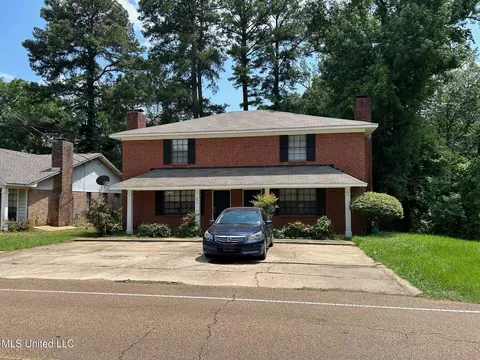 299-301 Peach Orchard Dr, Ridgeland, MS 39157