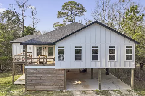 15924 Cottonwood Dr, Biloxi, MS 39532
