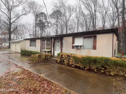 160 The Elms Dr, Florence, MS 39073 photo 1