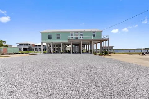 4040 Baffin St, Bay Saint Louis, MS 39520