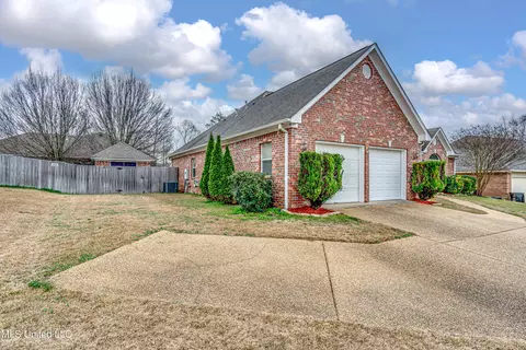 Exterior - 2005 Old Town Pl, Brandon, MS 39042 photo 11 of 11