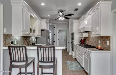 Kitchen - 2005 Old Town Pl, Brandon, MS 39042 photo 2 of 7