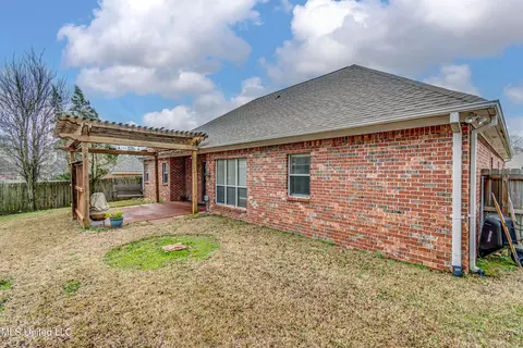 Exterior - 2005 Old Town Pl, Brandon, MS 39042 photo 5 of 11