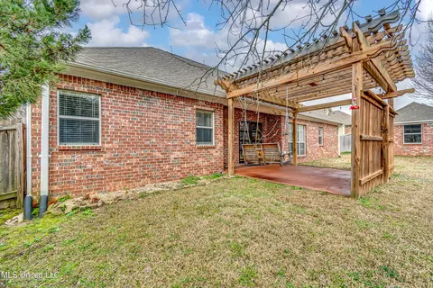 Exterior - 2005 Old Town Pl, Brandon, MS 39042 photo 7 of 11